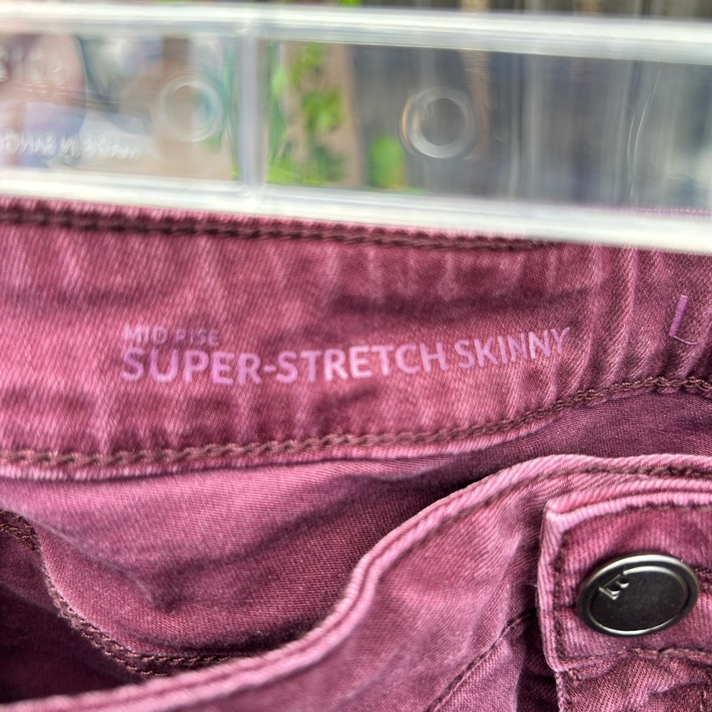 Mid-Rise Super-Stretch Skinny Jeans - Picture 3 of 4